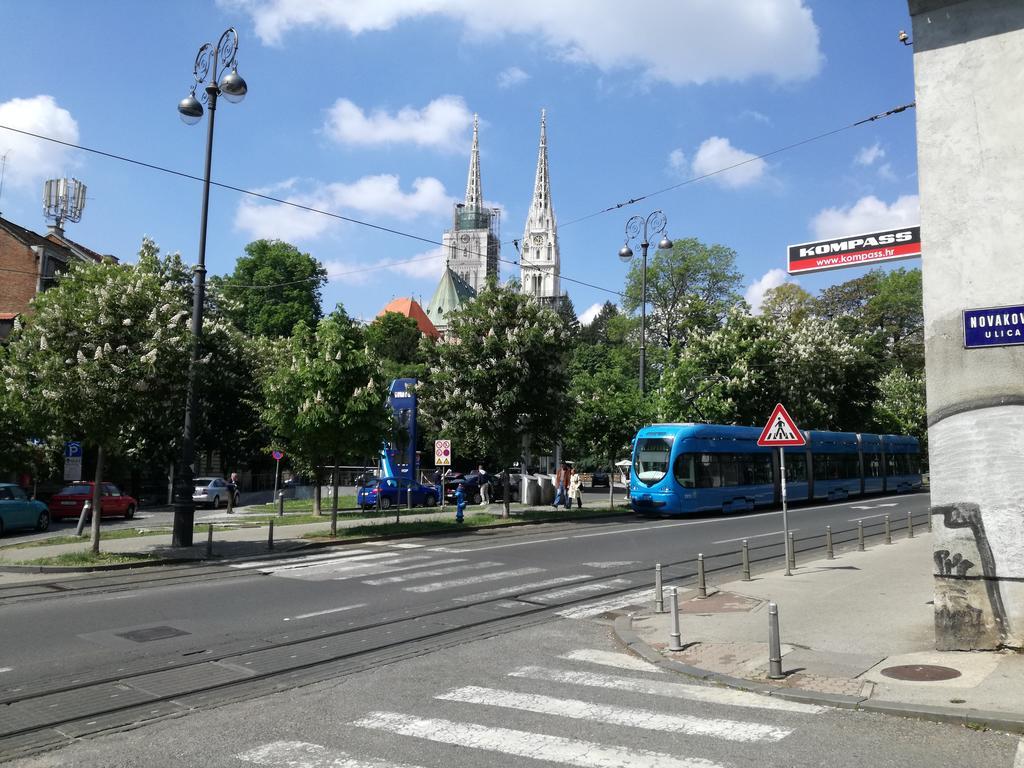 Eazzynight Center Apartment Zagreb Luaran gambar